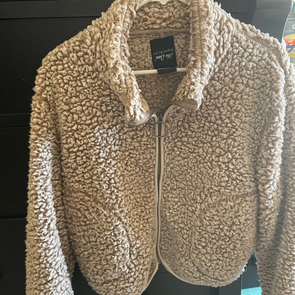 Cute cute. Tag is upside down !  soft and looks so nice with jeans or leggings